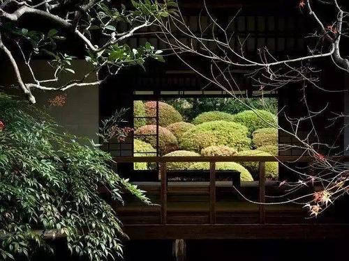 要想打造精致精細(xì)的城市私家花園，就應(yīng)該丟掉“農(nóng)村院壩