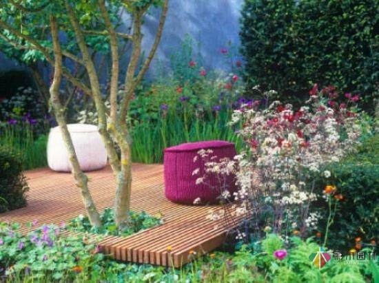 在花園，建立一個花境。在花境里，把你的愛告訴花園